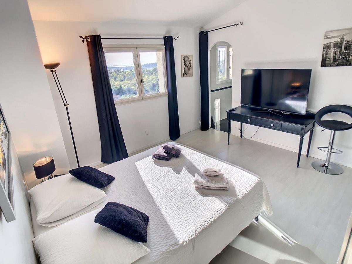 3 Bedrooms Villa Near Cannes - Pool & Jacuzzi - Sea View Mandelieu エクステリア 写真